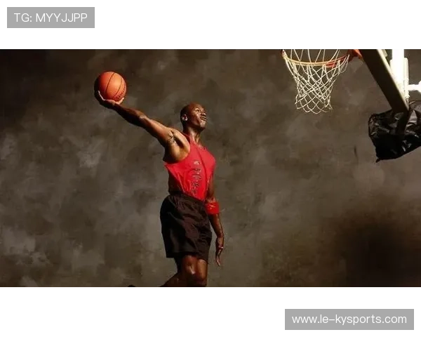 史上“炸裂”的扣篮大比拼，谁才是你的“空中飞人”？，空中接力扣篮视频